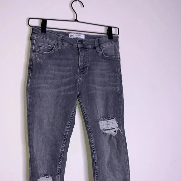 Free People Gray Shark Bite Hem Distressed Skinny Jeans Gray Size 24 - Picture 5 of 7